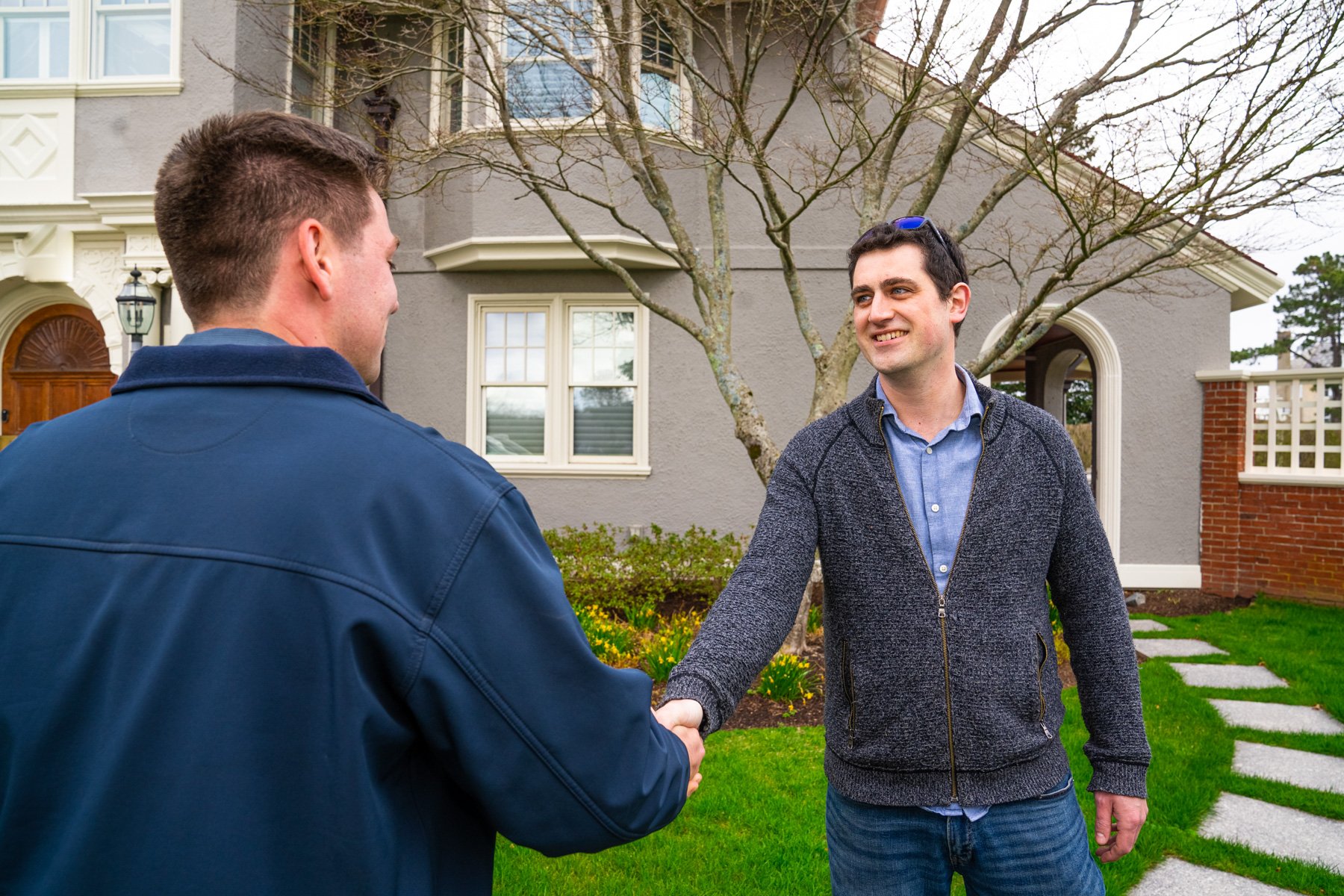 pest control technician meeting a homeowner